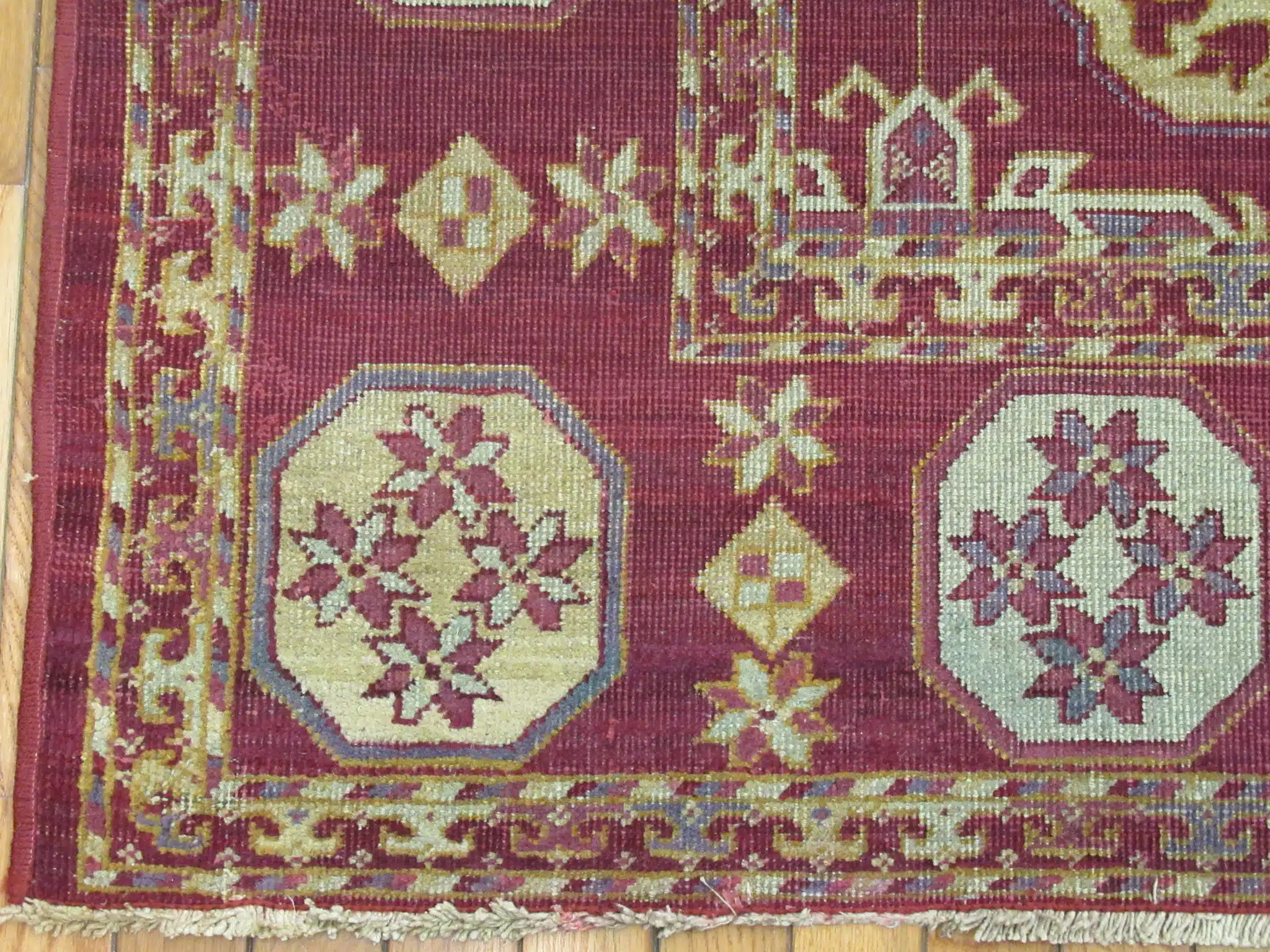 6' x 9' Indian Red Repeating Medallion Rug – Antique Wool - Image 4