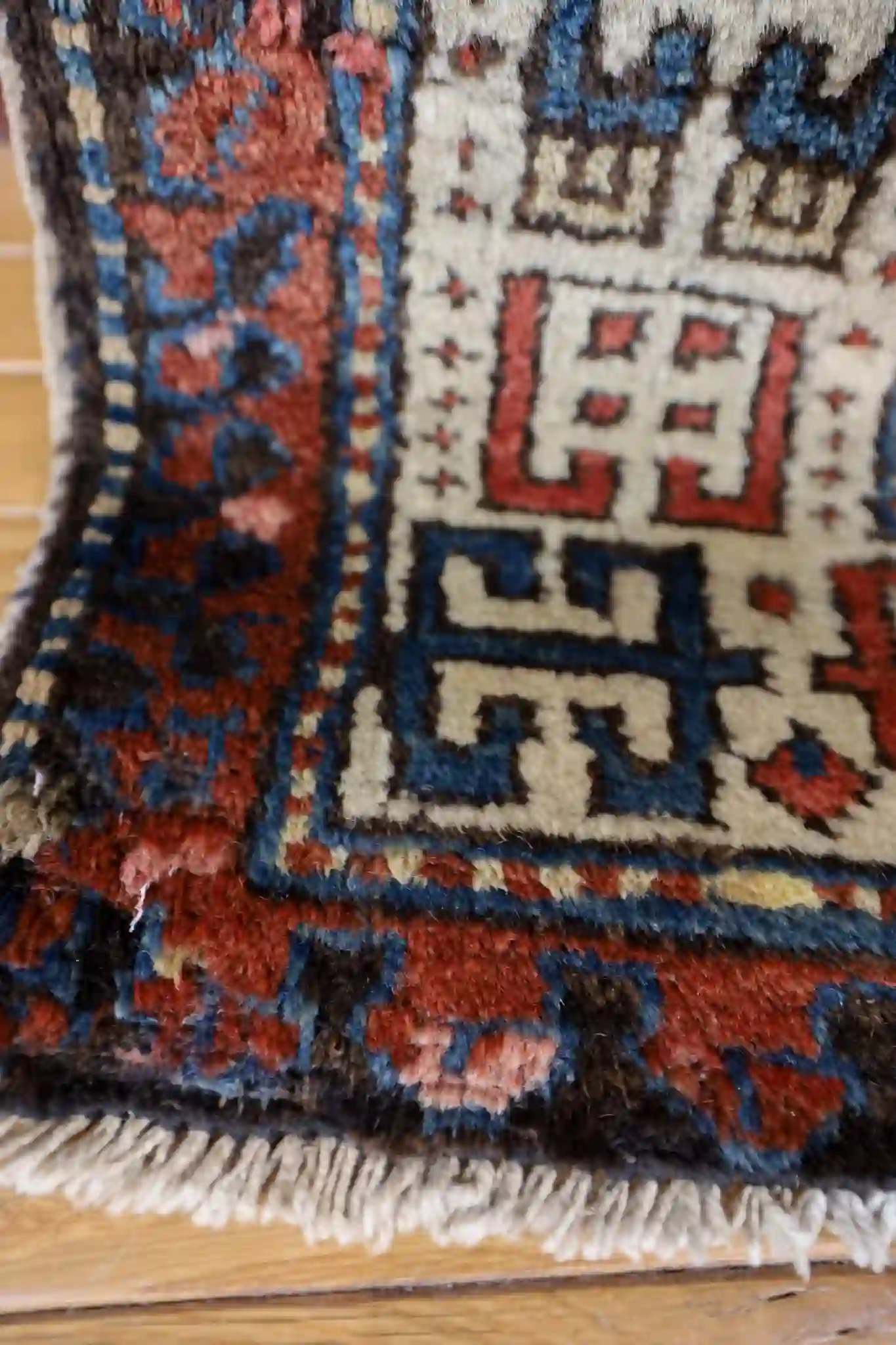 4' x 10' Beige Fine Hand-Knotted Caucasian Shirvan Runner – Traditional Wool - Image 6