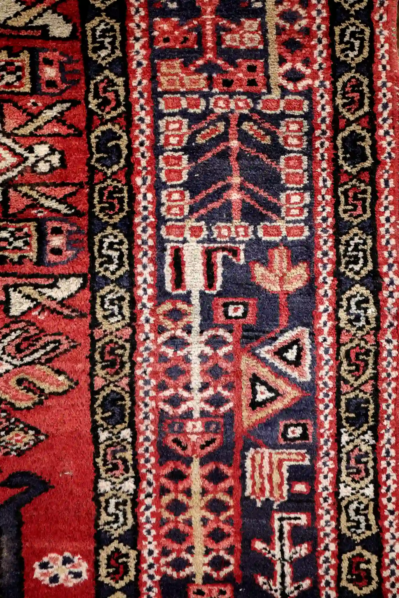 4' x 15' Red Fine Hand-Knotted Persian Heriz Runner – Traditional Wool - Image 7