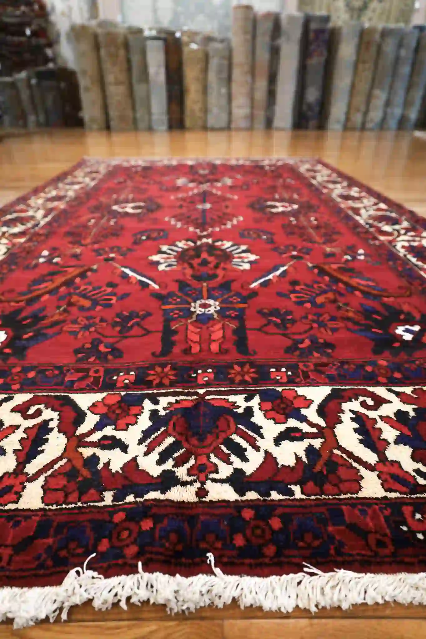 7' x 10' Red Fine Hand-Knotted Persian Bakhtiari Rug – Traditional Wool - Image 4