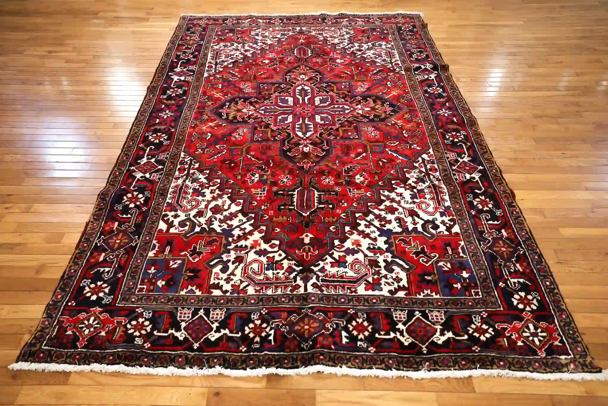 7' x 10' Red Fine Hand-Knotted Persian Heriz Rug – Traditional Wool - Image 4