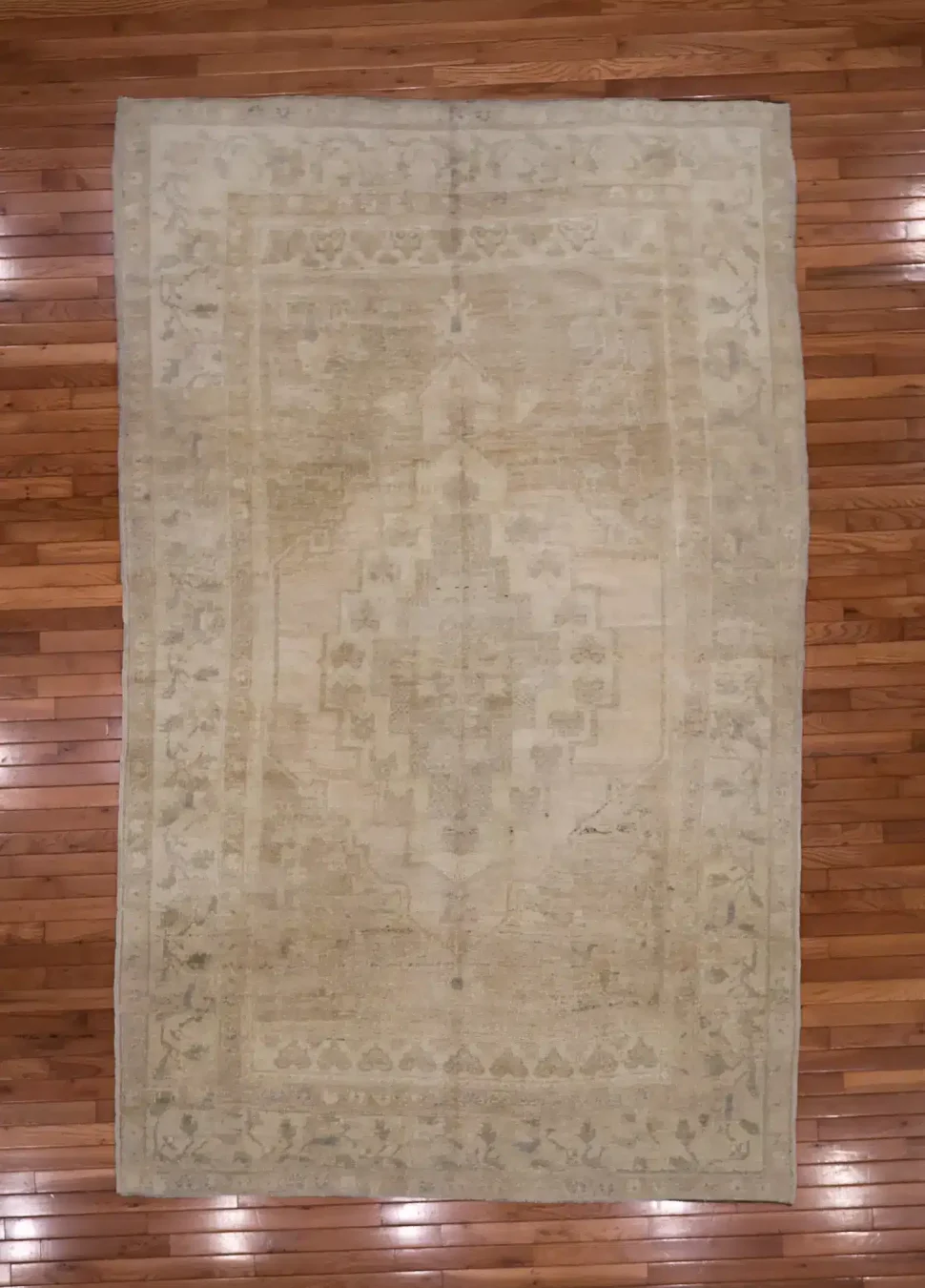 6′ x 9′ Beige Fine Hand-Knotted Turkish Oushak Rug – Vintage Wool