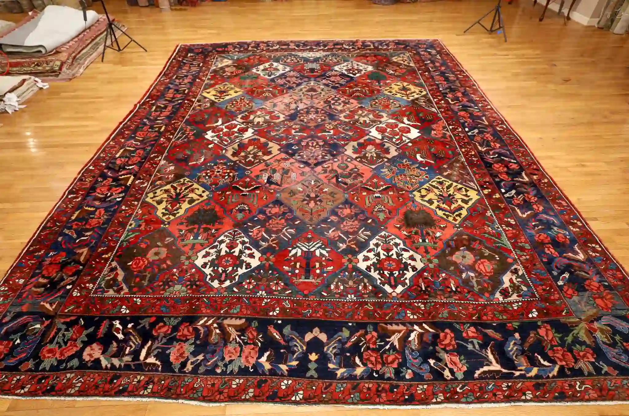 12' x 16' Red Fine Hand-Knotted Persian Bakhtiari – Traditional Wool - Image 2