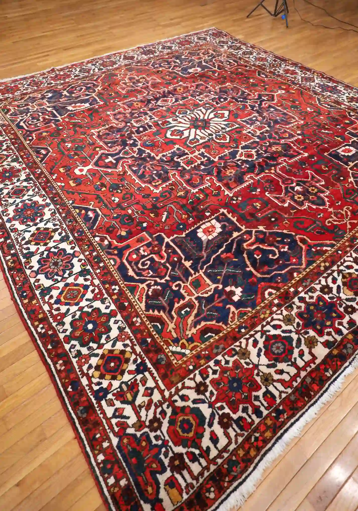 11' x 12' Red Fine Hand-Knotted Persian Bakhtiari Rug – Traditional Wool - Image 4