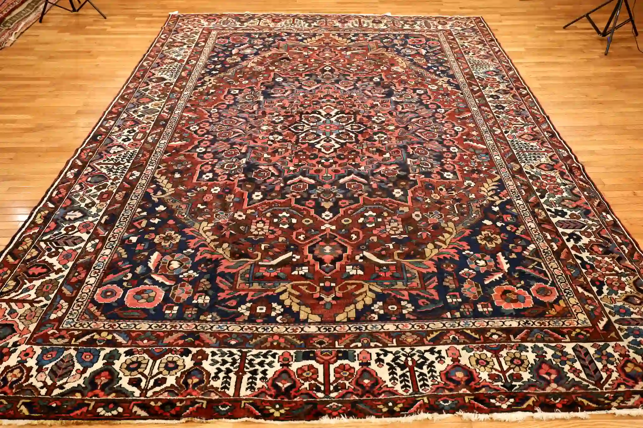 11' x 14' Red Fine Hand-Knotted Persian Bakhtiari – Traditional Wool - Image 2