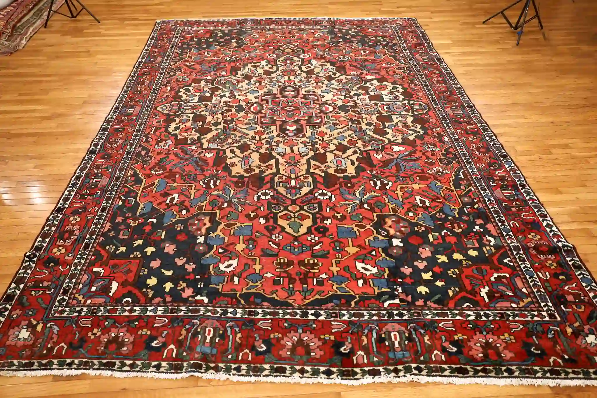 10' x 14' Red Fine Hand-Knotted Persian Bakhtiari – Traditional Wool - Image 2